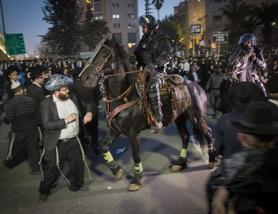 הפלג הירושלמי מפגין נגד מעצר עריקים בירושלים