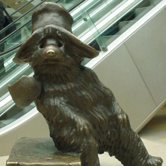 פסל של הדוב פדינגטון