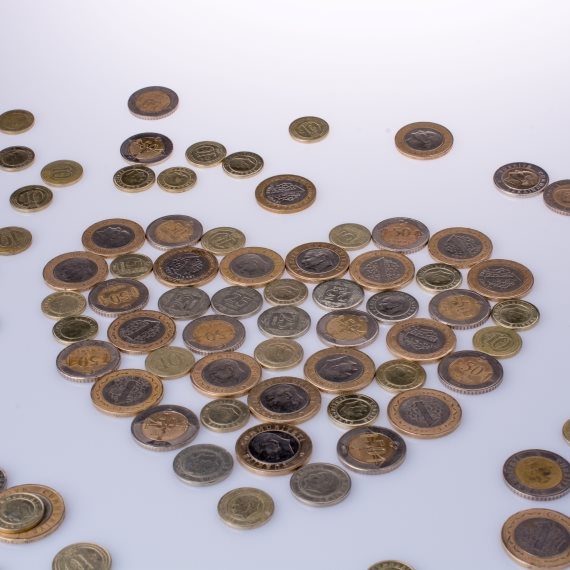 מטבעות מסודרים בצורת לב