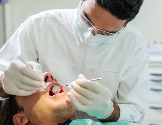 בעקבות ביקורו של דידי אצל רופא השיניים