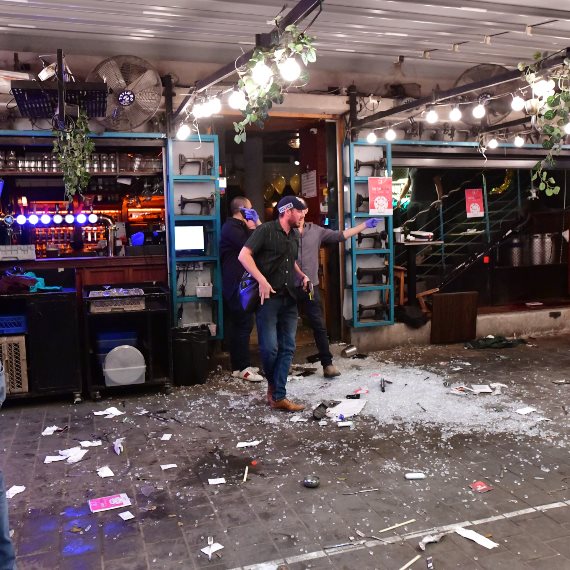 המצוד אחרי משפחתו של מבצע הפיגוע בת&quot;א נמשך