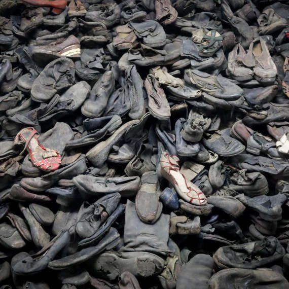 נעליים שנותרו לעדות מהשואה