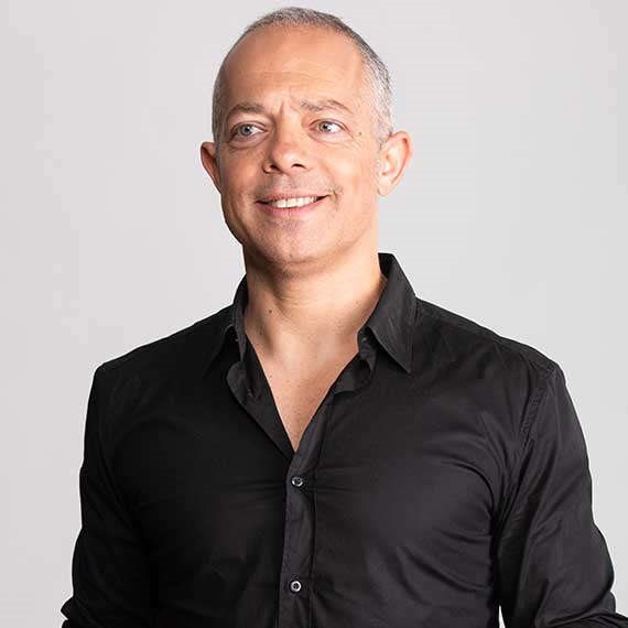 רז שכניק