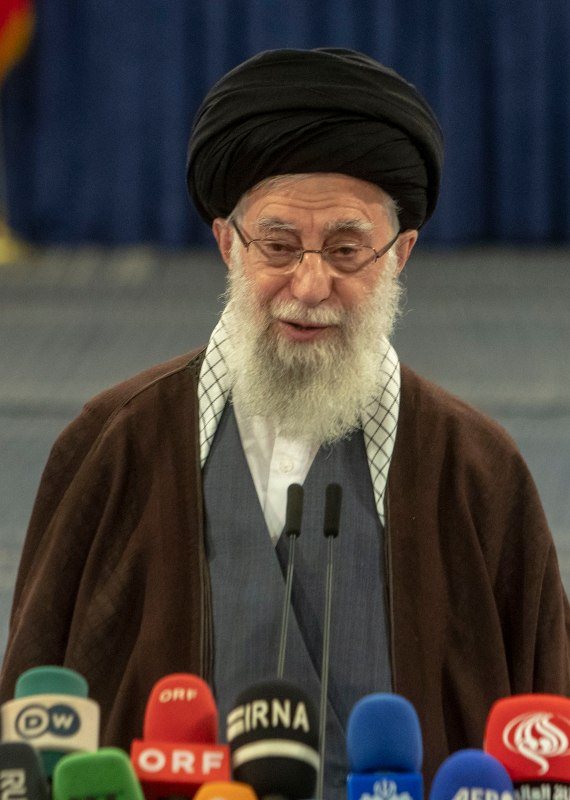 חמינאי, המנהיג העליון באיראן