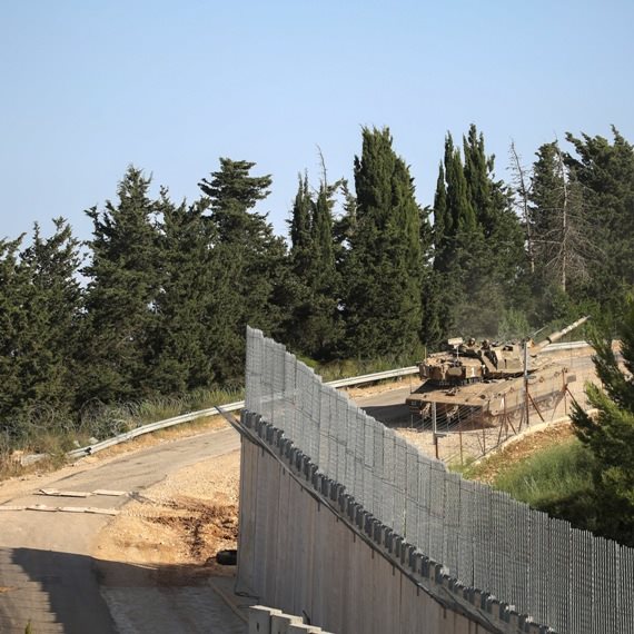 צה&quot;ל בגבול לבנון (ארכיון, למצולמים אין קשר לנאמר)