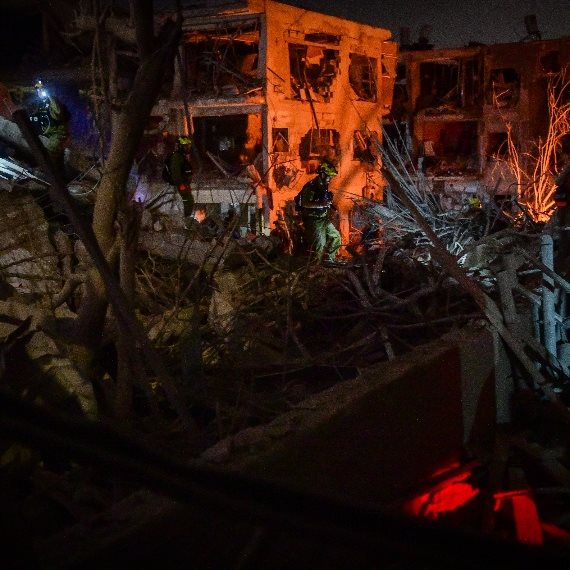 פגיעה בבת ים, הלילה