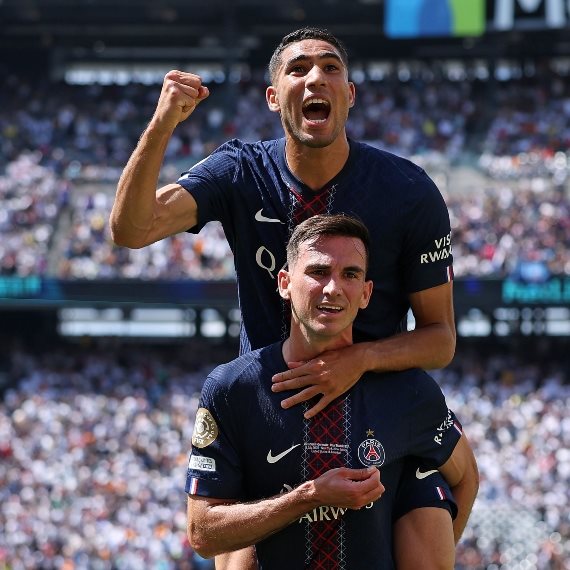 שחקני פריז בניצחון על ריאל מדריד בחצי הגמר