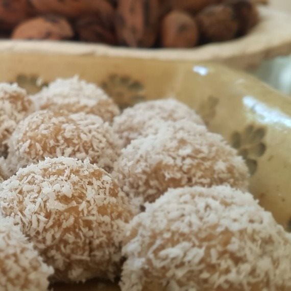 כדורי טחינה ושקדים