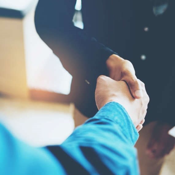 לחיצת יד עסקית