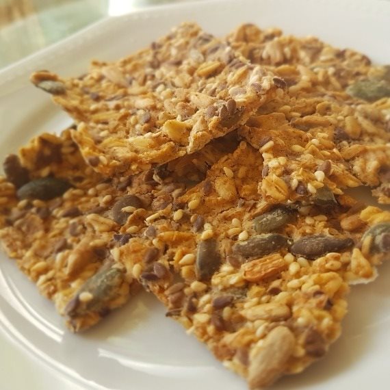 קרקר כוסמין ושומשום