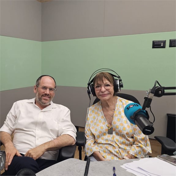 אהרן רזאל עם רבקה מיכאלי