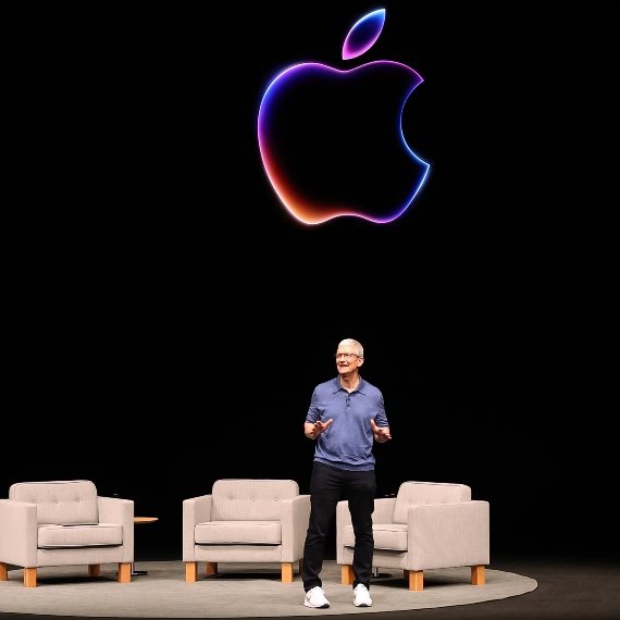 טים קוק, אפל, אייפון 16