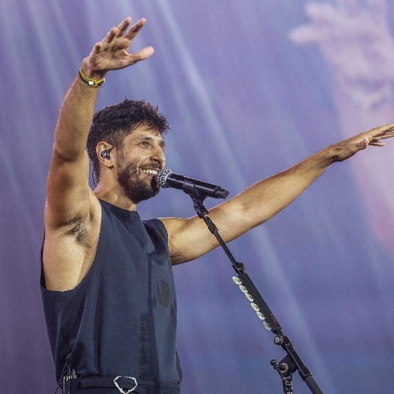 עידן עמדי בהופעה בפארק הירקון