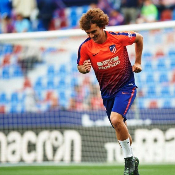 גריזמן מתחמם לפני עוד משחק במדי הקולצ'ונרוס