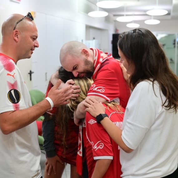 איתן הורן עם משפחתו