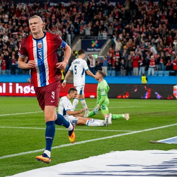 ארלינג הולאנד ושחקני נבחרת ישראל