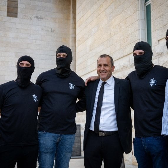 עו&quot;ד אפרים דמרי והחשודים בפרשת שדה תימן