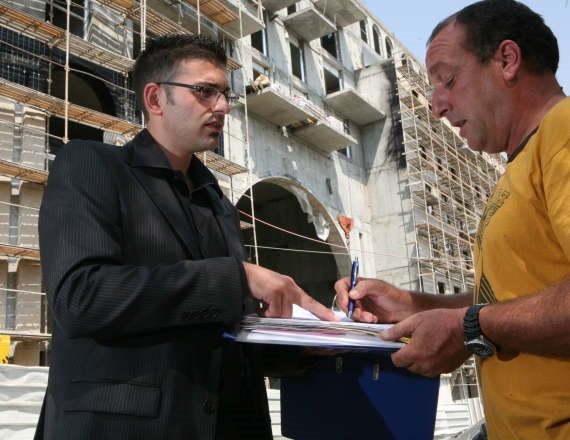 נדל&quot;ן (תמונת אילוסטרציה, למצולמים אין קשר לכתבה)