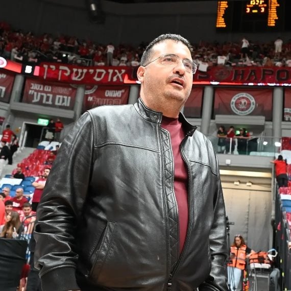 עופר ינאי הבעלים של הפועל ת&quot;א כדורסל