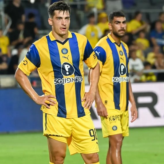 מכבי ת''א, יון ניקולאסקו