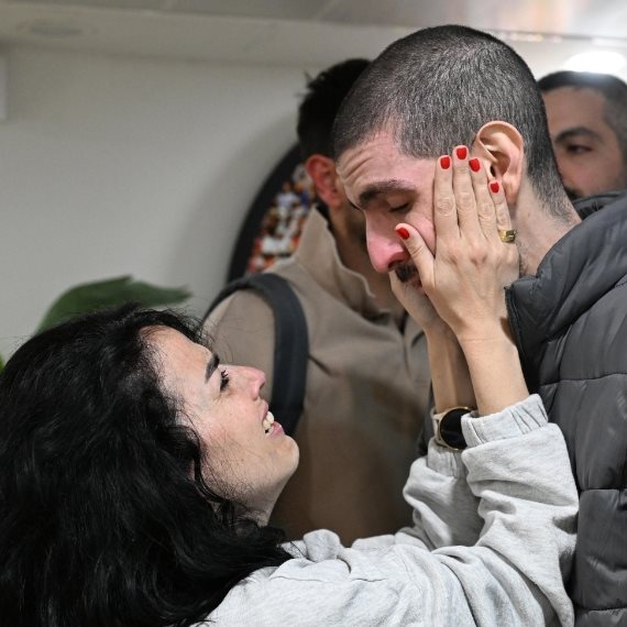 אור לוי מתאחד עם בני משפחתו