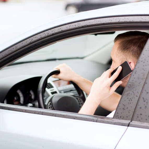 טלפון בזמן נהיגה