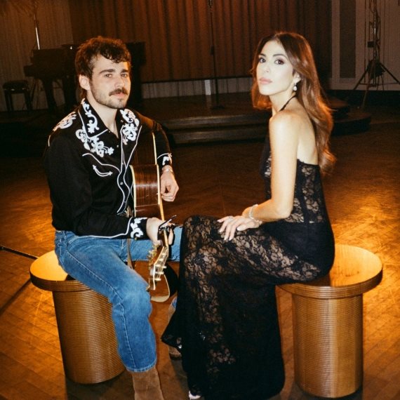 דניאלה פיק ולורן פלד