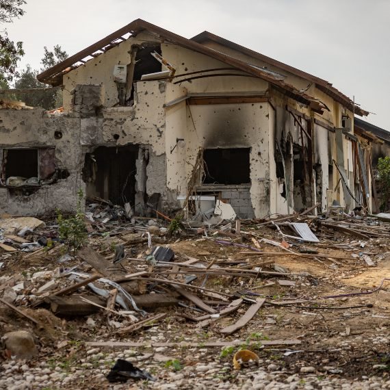 הריסות בקיבוץ בארי