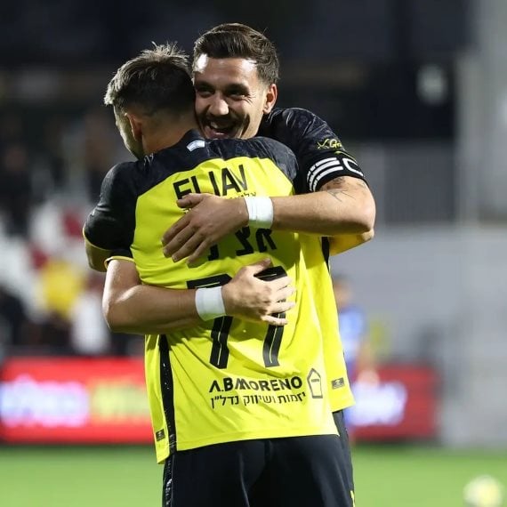 שועה ואצילי חוגגים