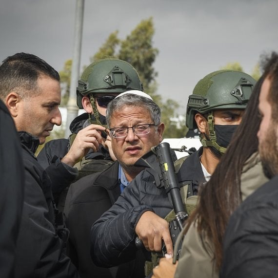 בן גביר וכוחות משטרה בתראבין