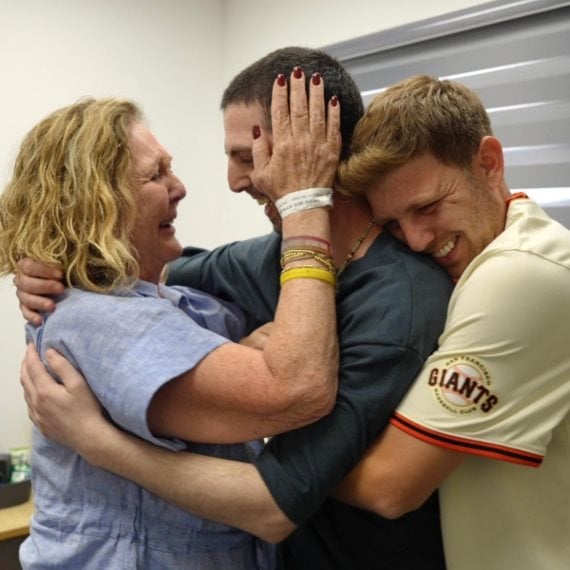 אלקנה בוחבוט ומשפחתו