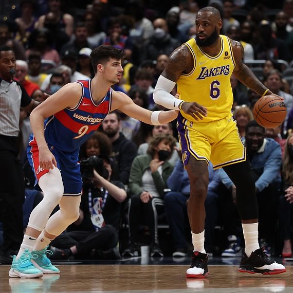 דני אבדיה מול לברון ג'יימס