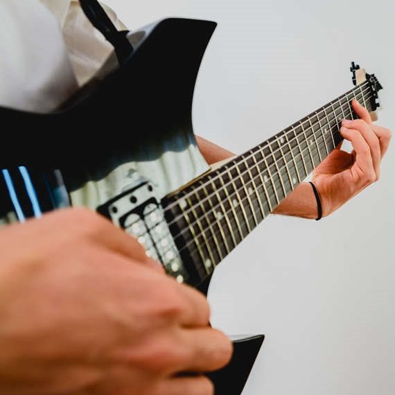 גיטרה מנגן מוזיקה שירים