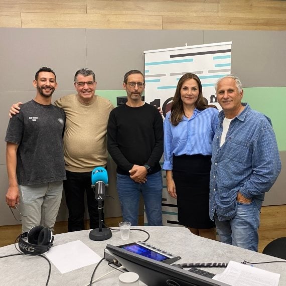 אמנון רגב ואורחיו