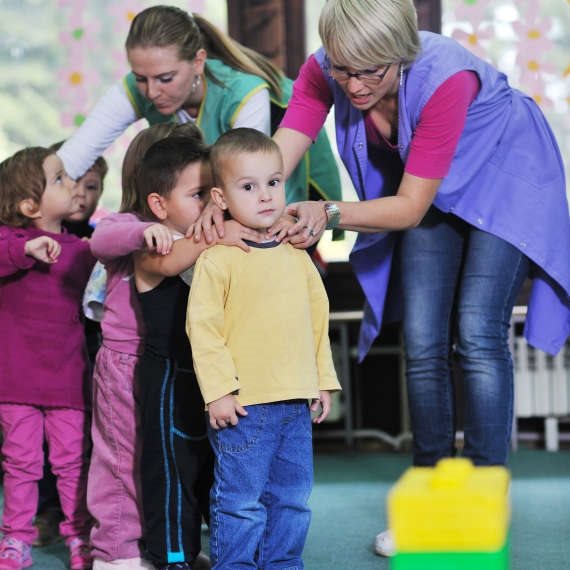 ילדים בגן אילוסטרציה