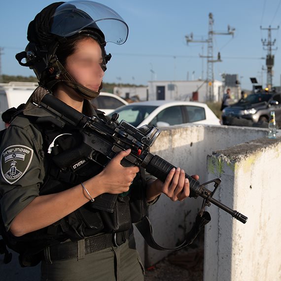 לוחמת מג"ב. למצולמת אין קשר לכתבה