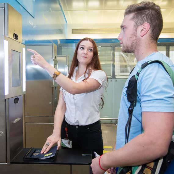 ביקורת דרכונים, למצולמים אין קשר לכתבה