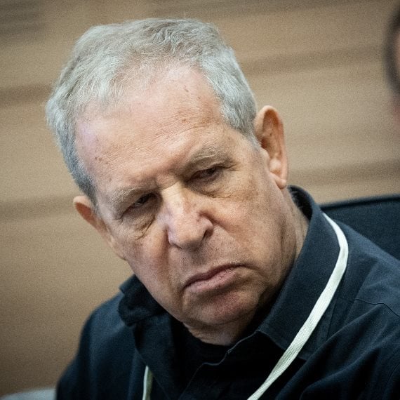 גיורא איילנד