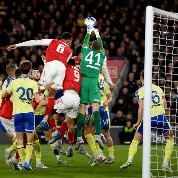 דניאל פרץ בחצי גמר הגביע האנגלי