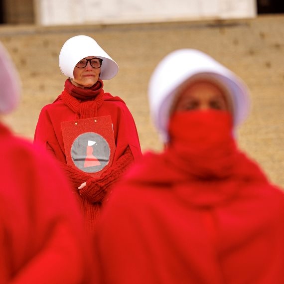 סיפורה של שפחה