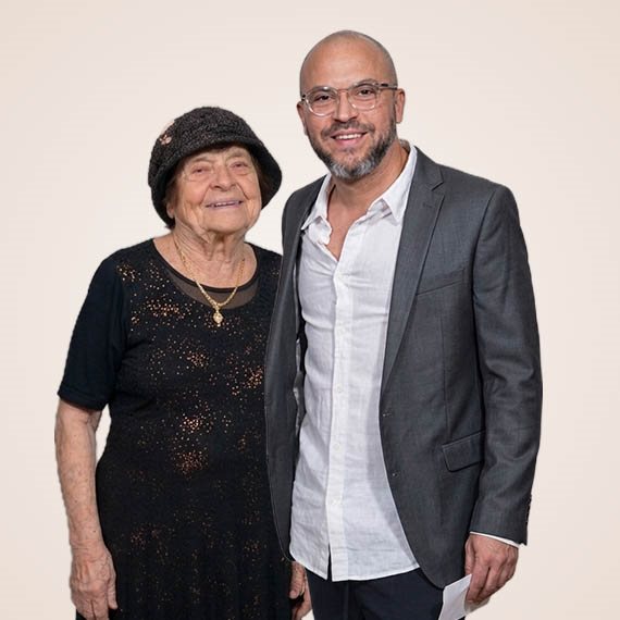 עמיחי אתאלי ואמו לאה