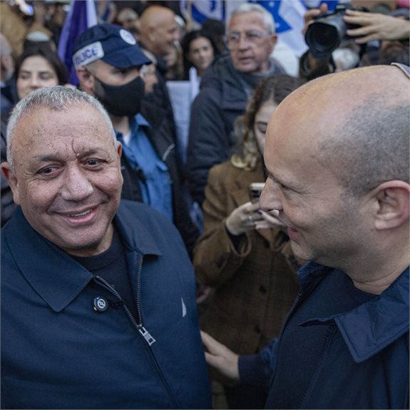 גדי איזנקוט ונפתלי בנט