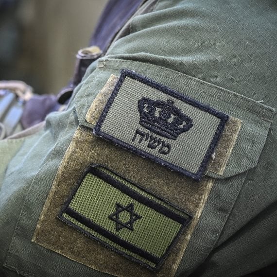 חייל עם פאץ' 'משיח'
