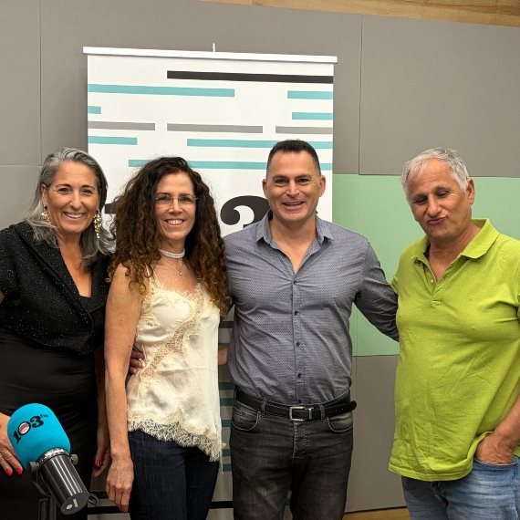 אמנון רגב ואורחיו