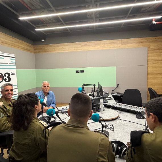 אמנון רגב ואורחיו