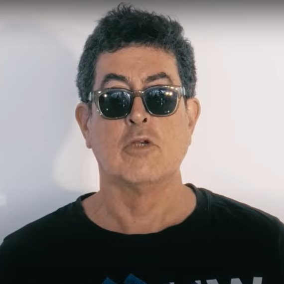 ישראל ברייט מתוך הקליפ לשיר חמוד של אמא
