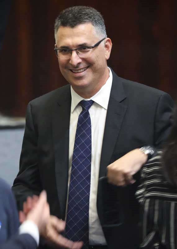 גדעון סער