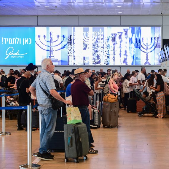 נמל התעופה בן גוריון/למצולמים אין קשר לכתבה