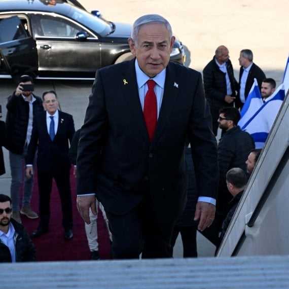 בנימיו נתניהו בשדה תעופה