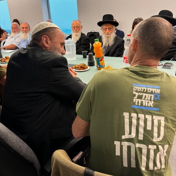 אחים לנשק